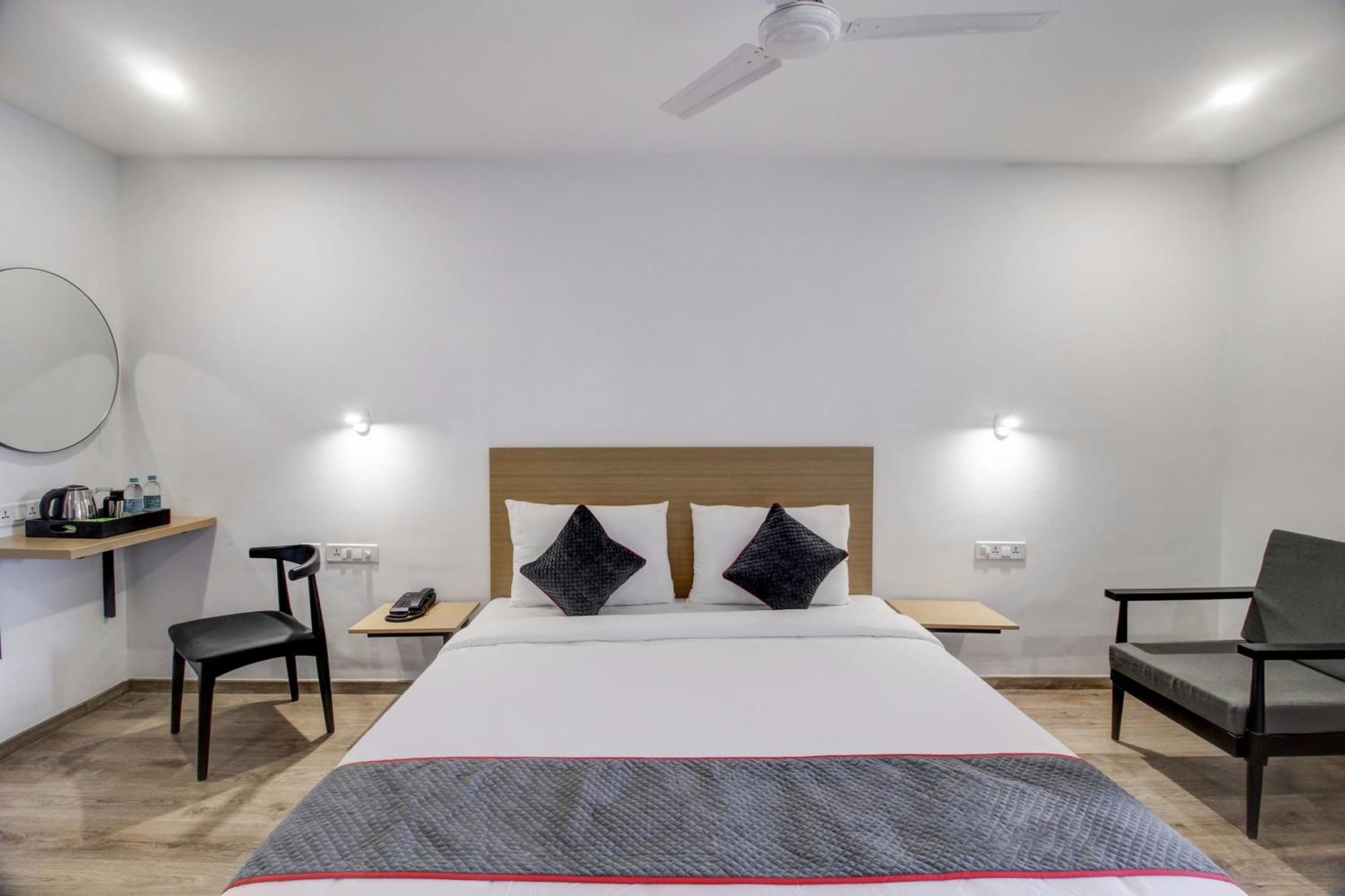 Super Townhouse Rcc Majestic 397 Lb Nagar Hotell Hyderabad Eksteriør bilde