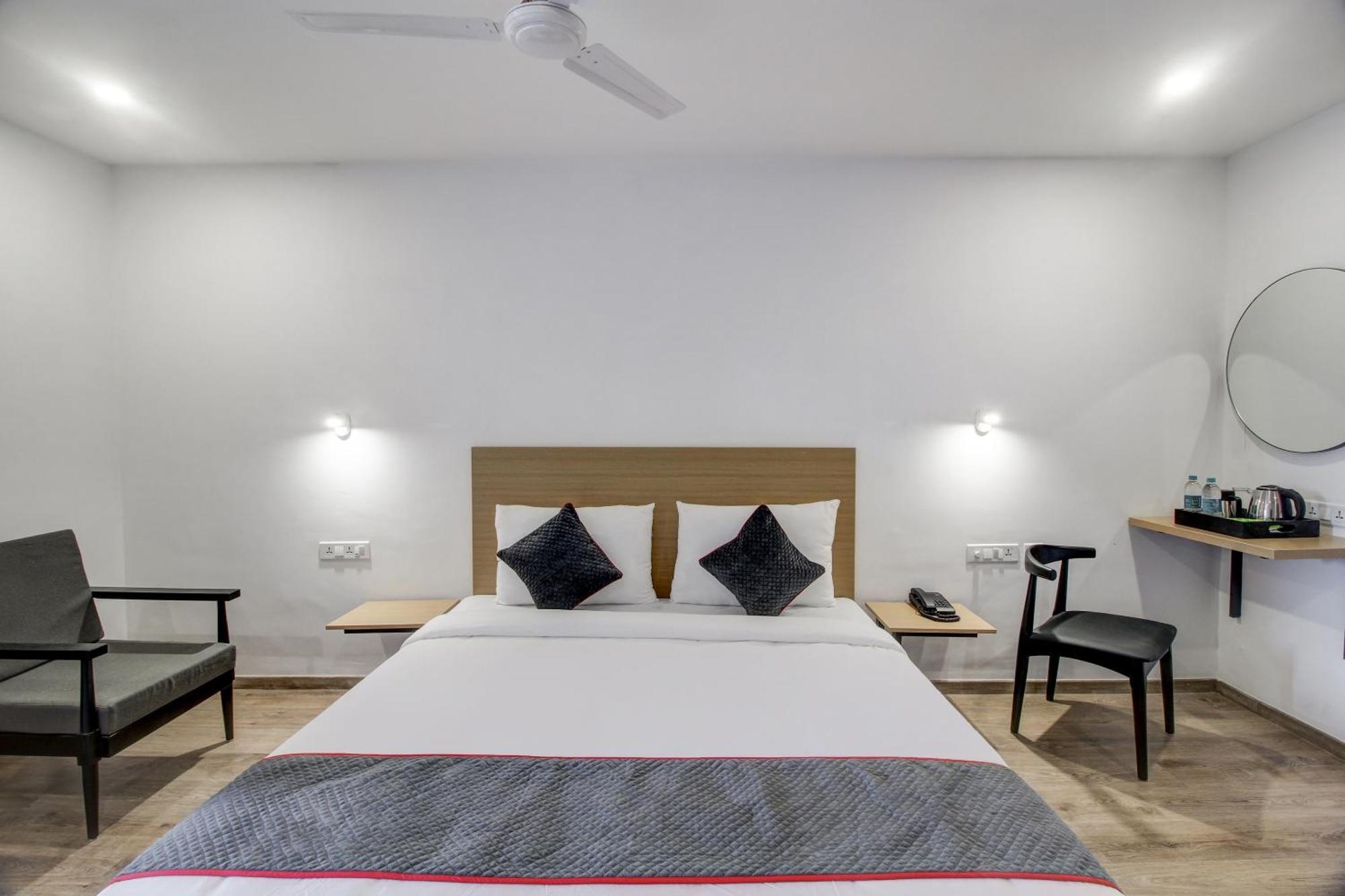 Super Townhouse Rcc Majestic 397 Lb Nagar Hotell Hyderabad Eksteriør bilde