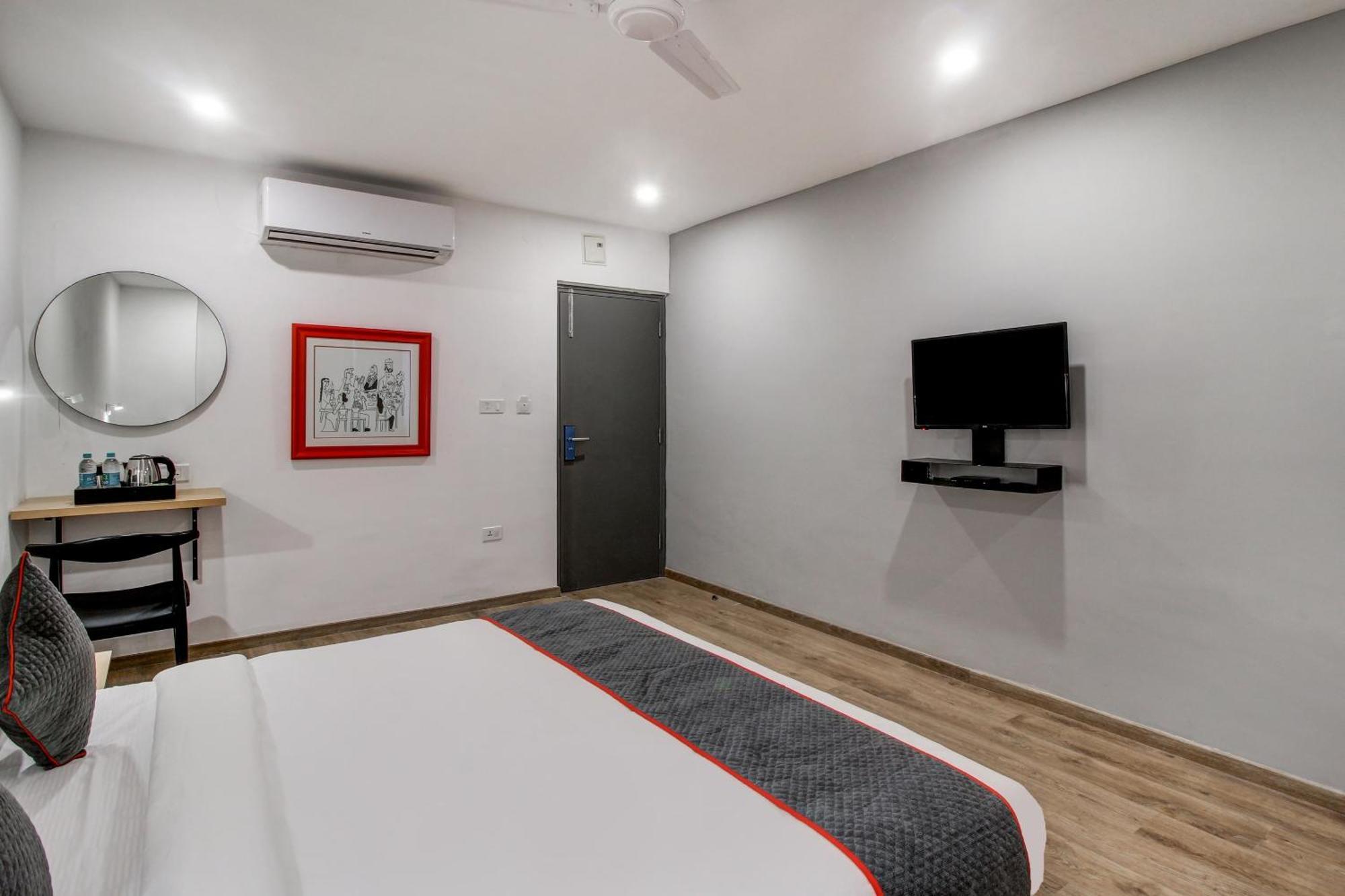 Super Townhouse Rcc Majestic 397 Lb Nagar Hotell Hyderabad Eksteriør bilde