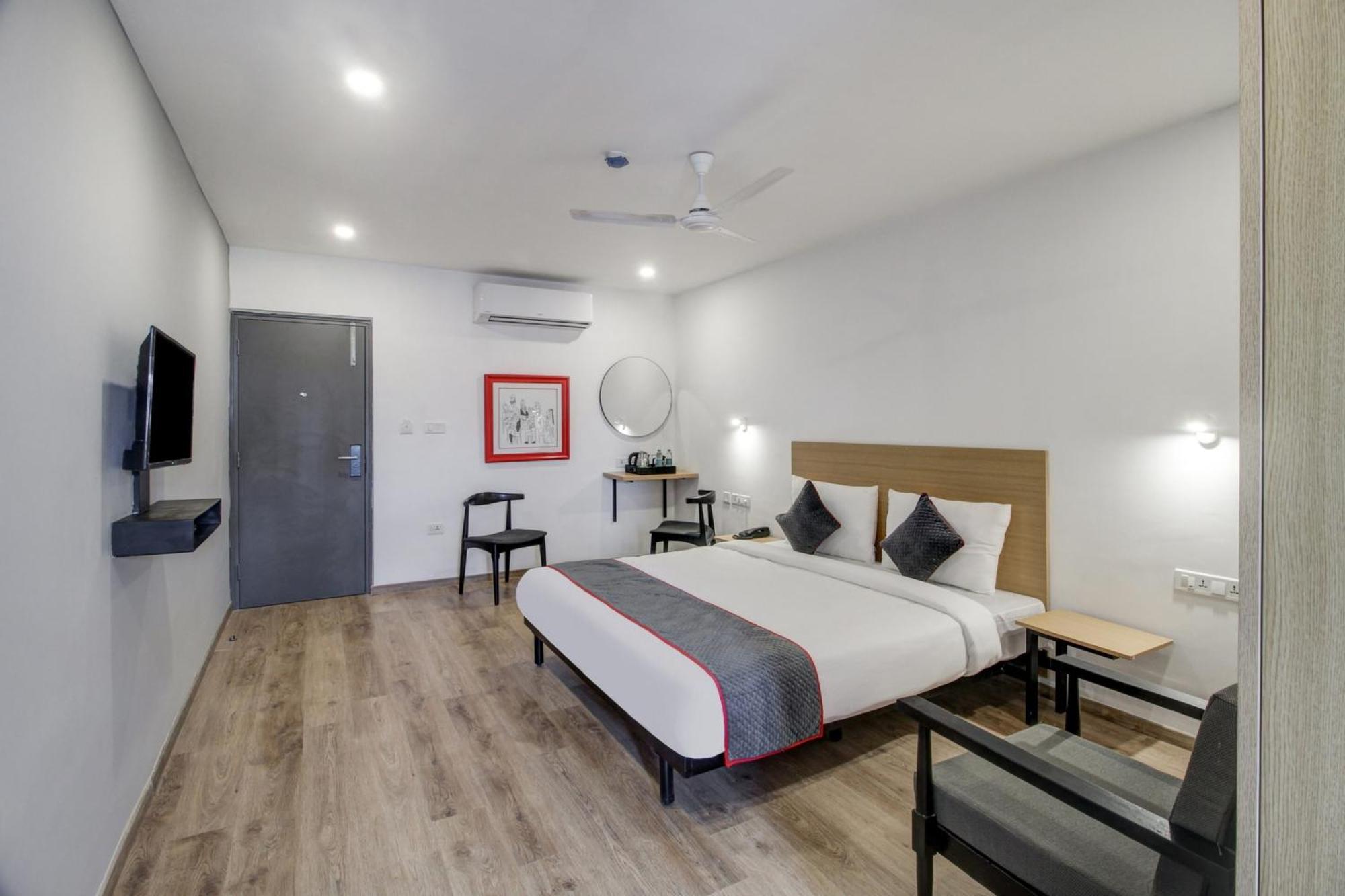 Super Townhouse Rcc Majestic 397 Lb Nagar Hotell Hyderabad Eksteriør bilde