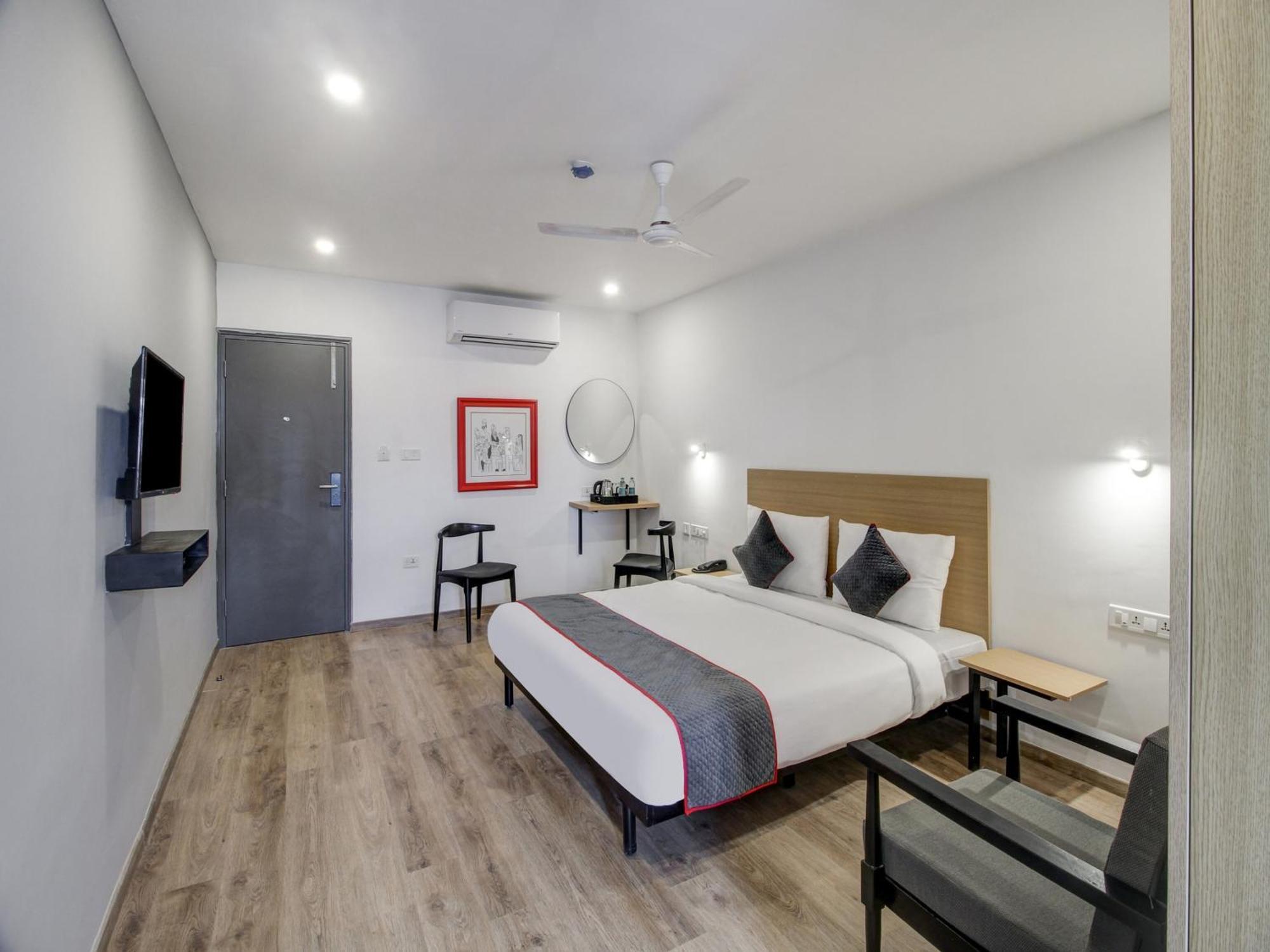 Super Townhouse Rcc Majestic 397 Lb Nagar Hotell Hyderabad Eksteriør bilde