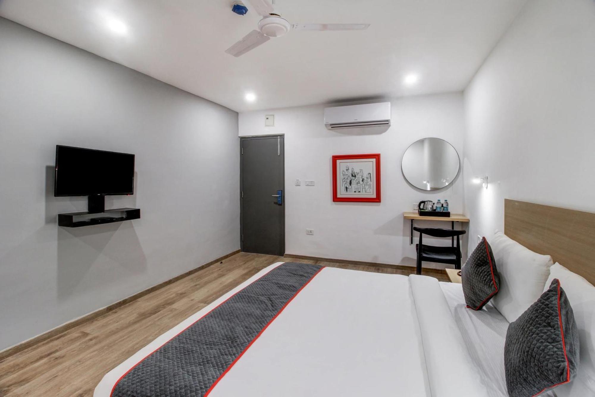 Super Townhouse Rcc Majestic 397 Lb Nagar Hotell Hyderabad Eksteriør bilde