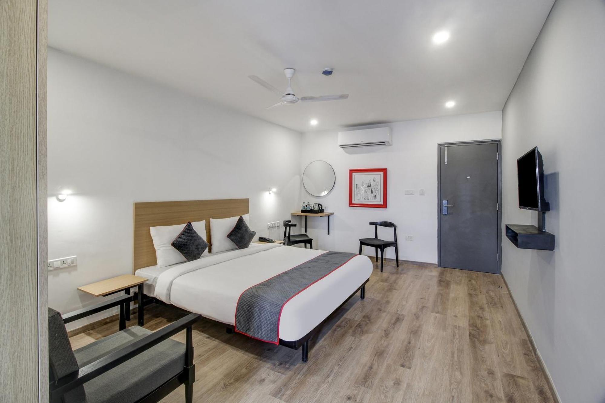 Super Townhouse Rcc Majestic 397 Lb Nagar Hotell Hyderabad Eksteriør bilde