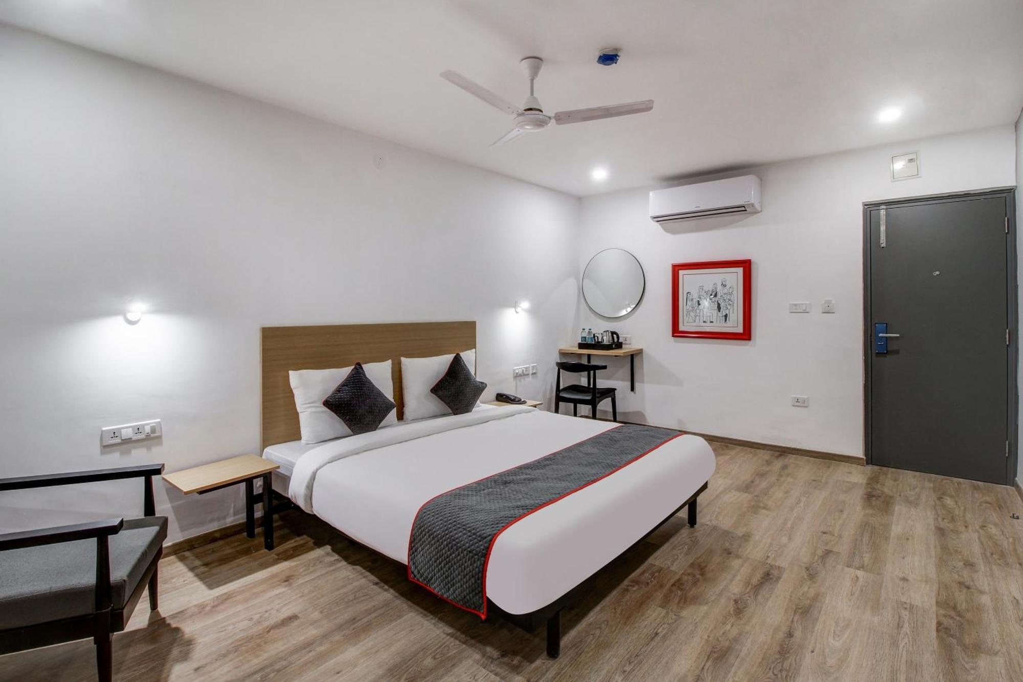 Super Townhouse Rcc Majestic 397 Lb Nagar Hotell Hyderabad Eksteriør bilde