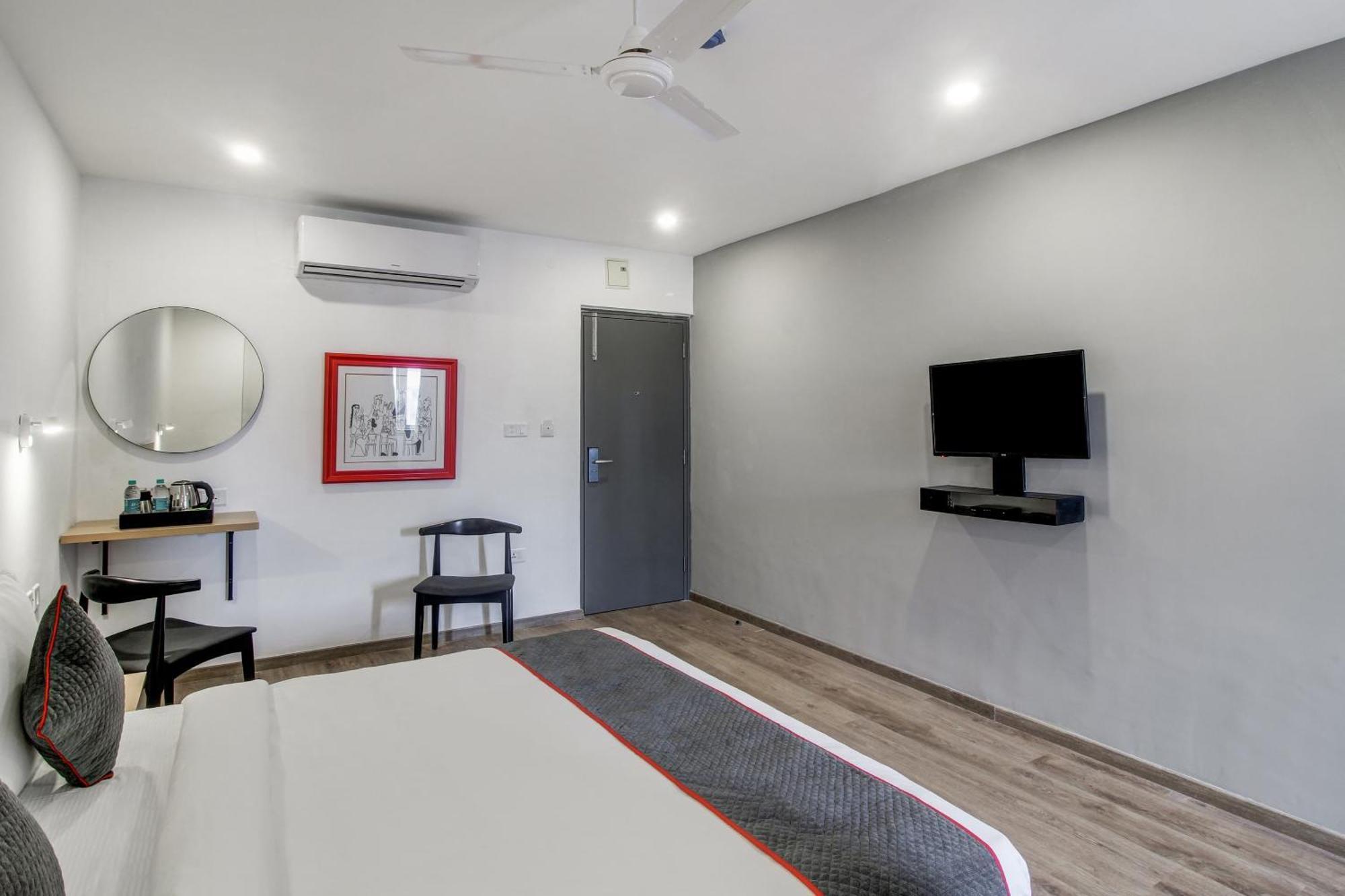 Super Townhouse Rcc Majestic 397 Lb Nagar Hotell Hyderabad Eksteriør bilde