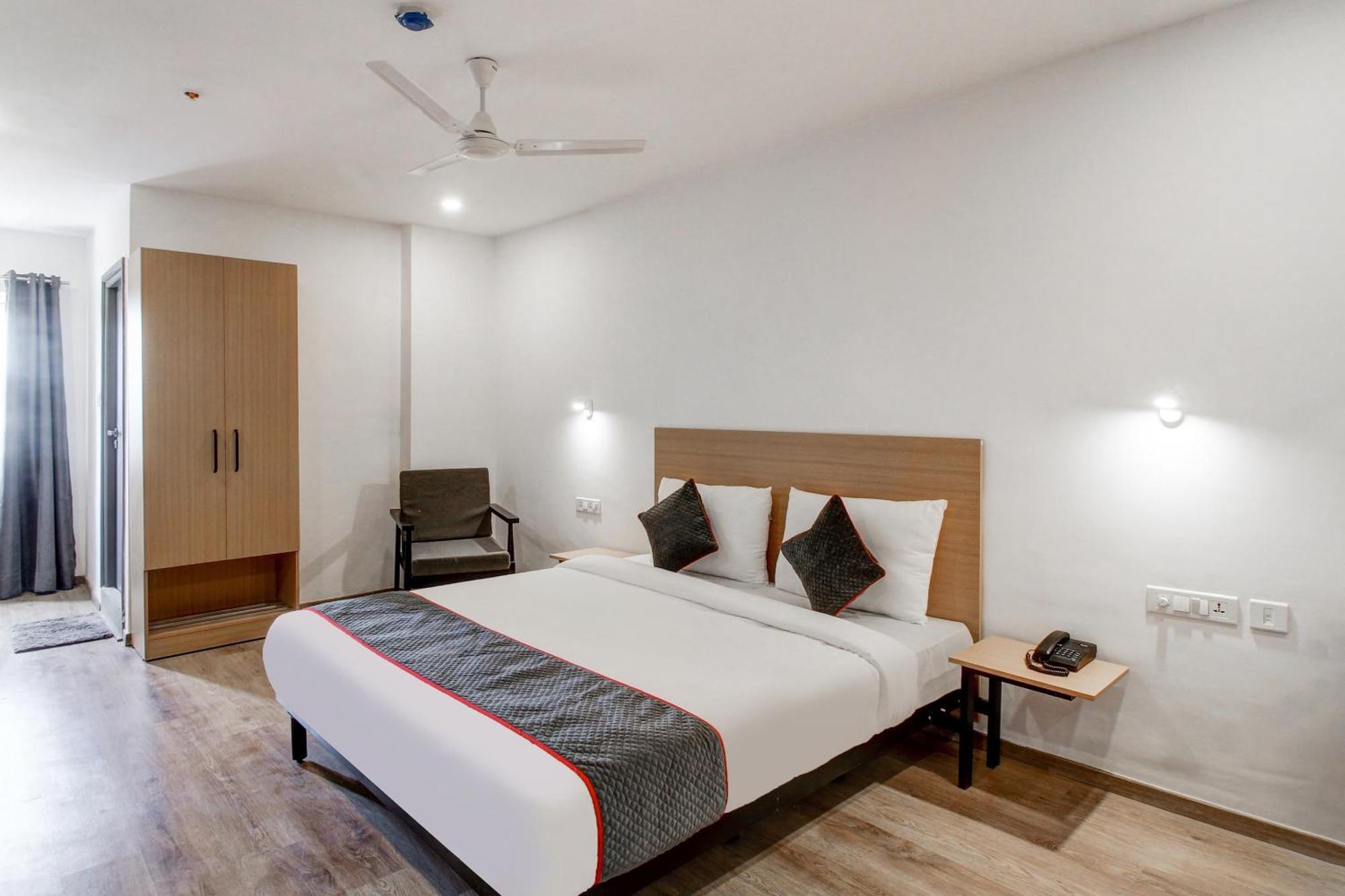 Super Townhouse Rcc Majestic 397 Lb Nagar Hotell Hyderabad Eksteriør bilde