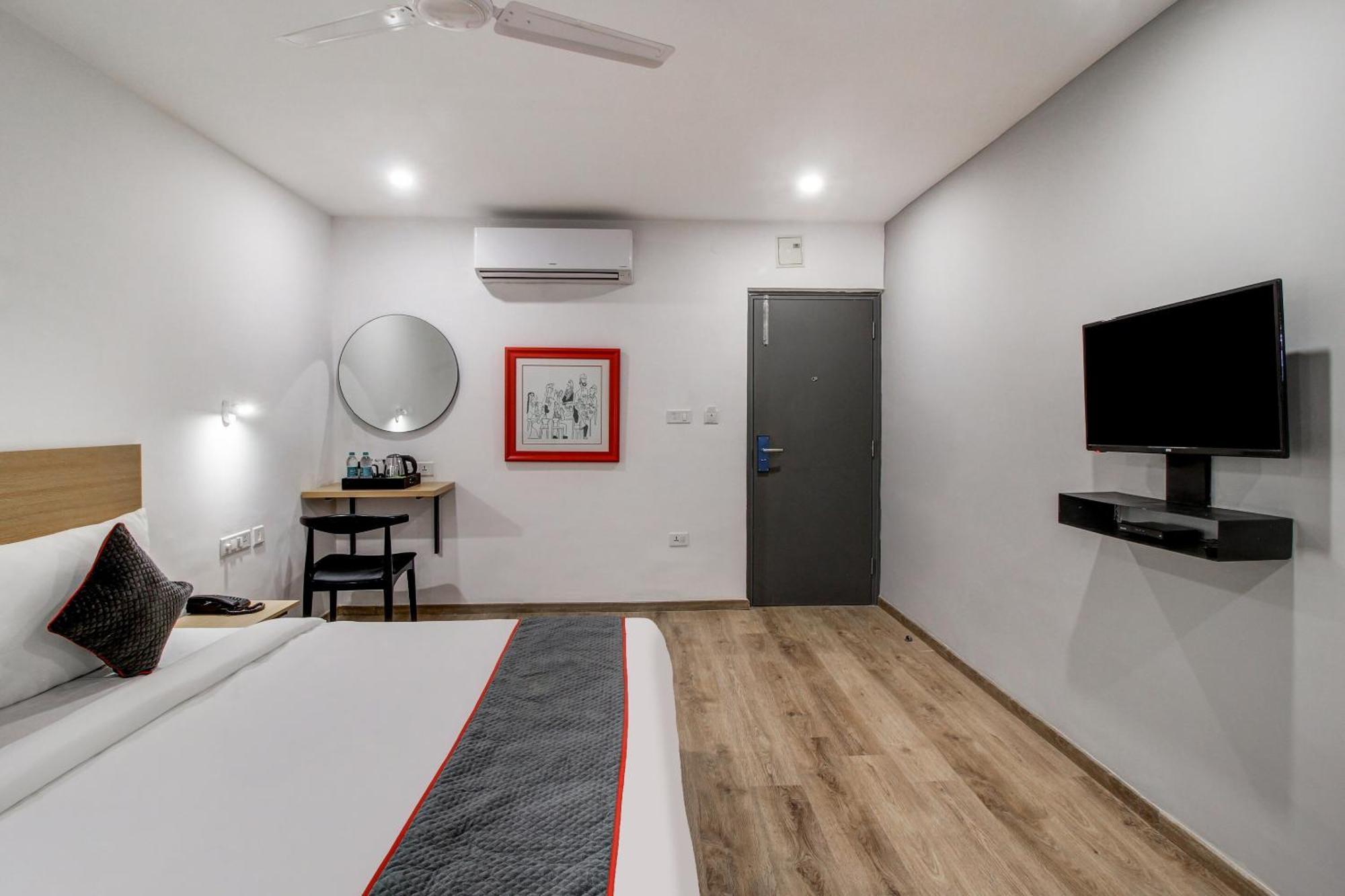 Super Townhouse Rcc Majestic 397 Lb Nagar Hotell Hyderabad Eksteriør bilde