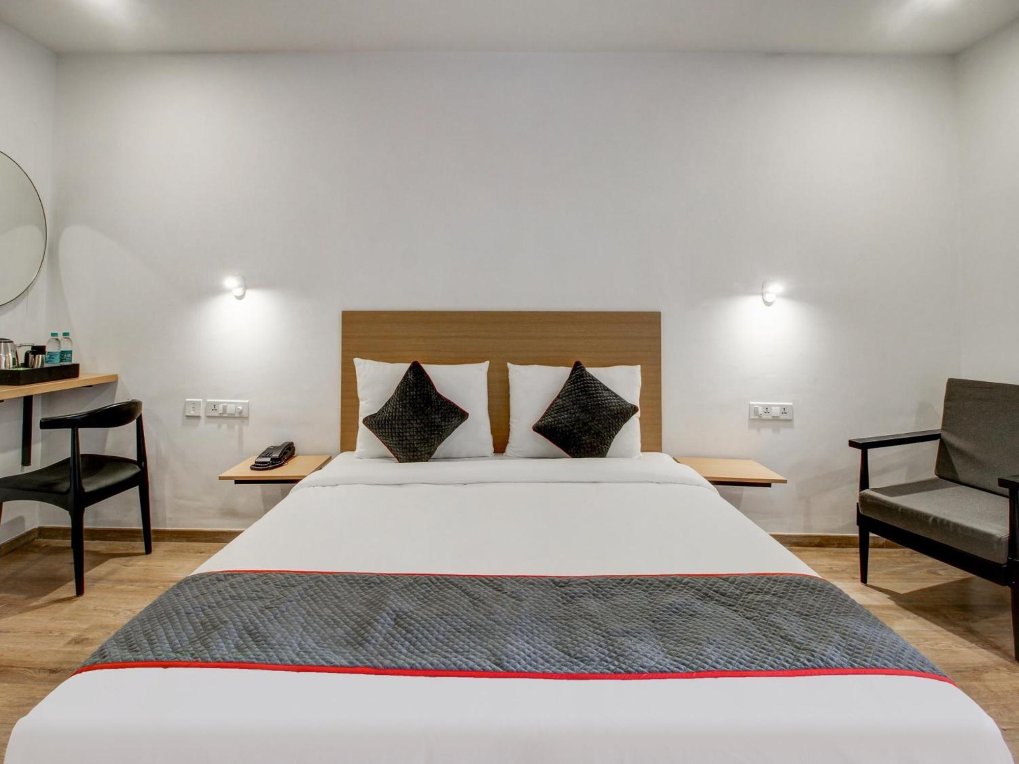 Super Townhouse Rcc Majestic 397 Lb Nagar Hotell Hyderabad Eksteriør bilde