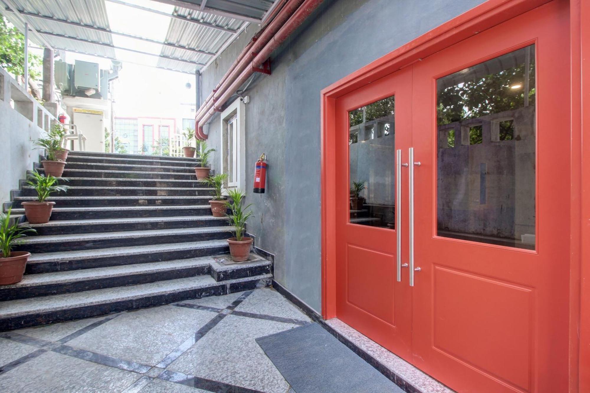 Super Townhouse Rcc Majestic 397 Lb Nagar Hotell Hyderabad Eksteriør bilde