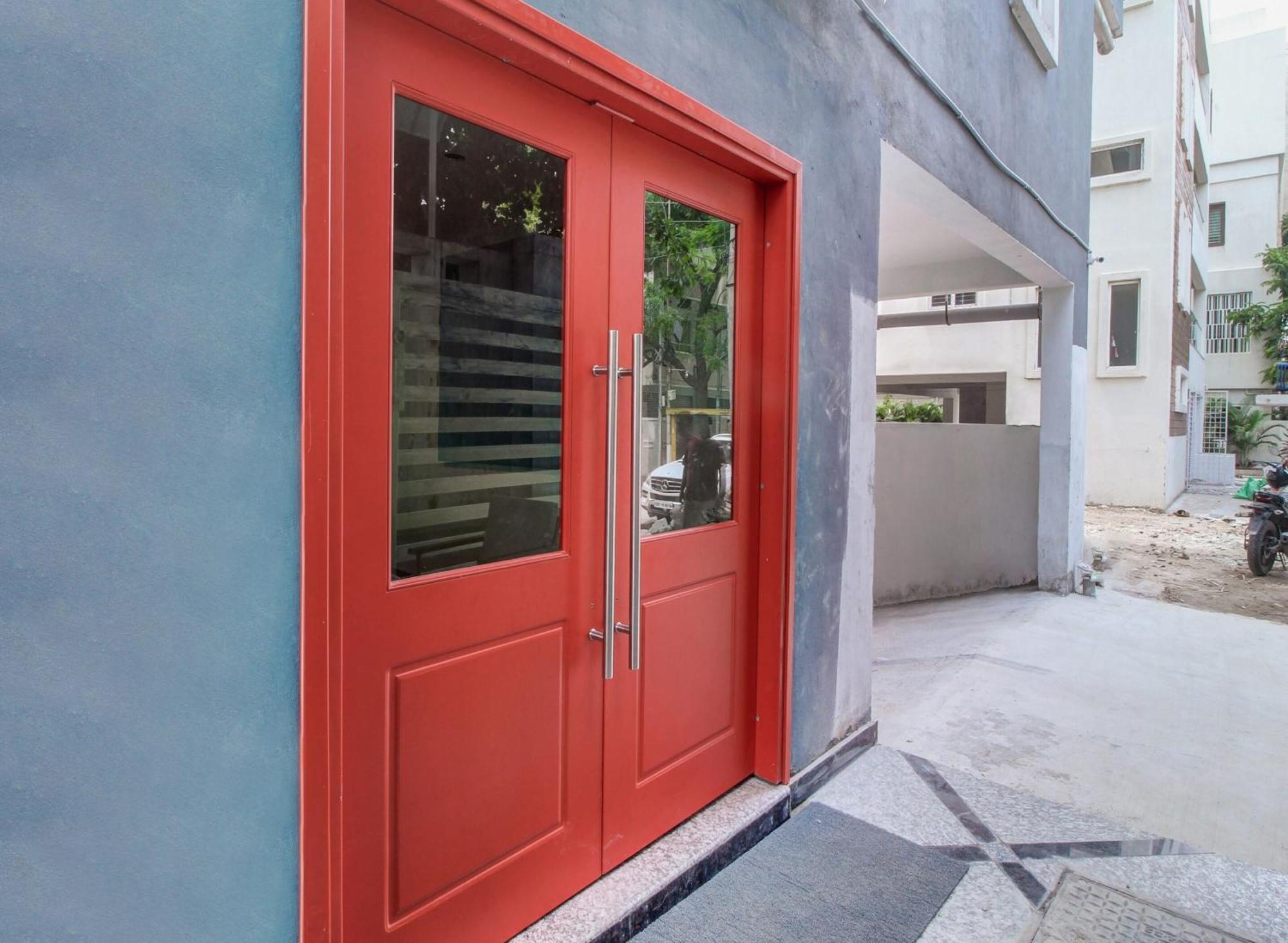 Super Townhouse Rcc Majestic 397 Lb Nagar Hotell Hyderabad Eksteriør bilde